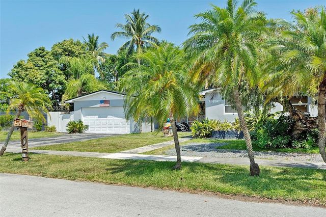 19751 SW 84th Ave, Cutler Bay, FL 33189