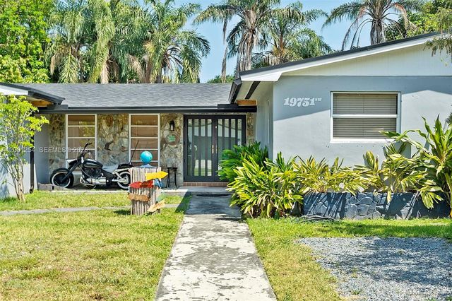 19751 SW 84th Ave, Cutler Bay, FL 33189