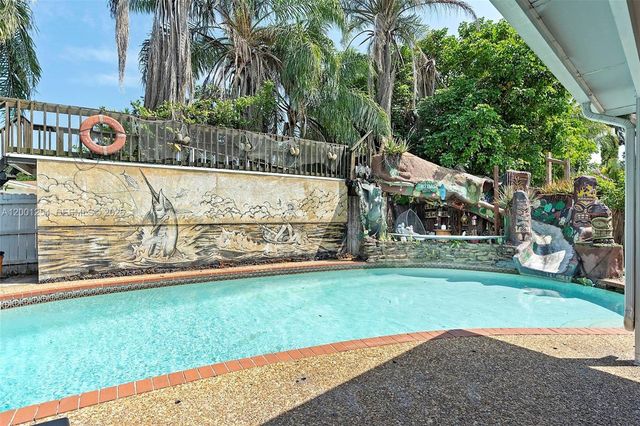 19751 SW 84th Ave, Cutler Bay, FL 33189