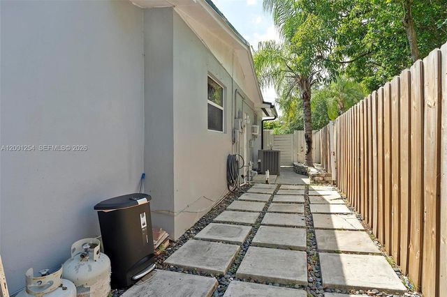 19751 SW 84th Ave, Cutler Bay, FL 33189