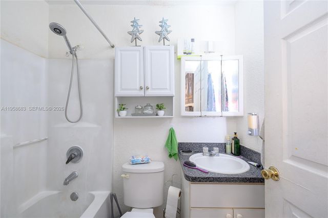 998 SW 8th Place, Florida City, FL 33034