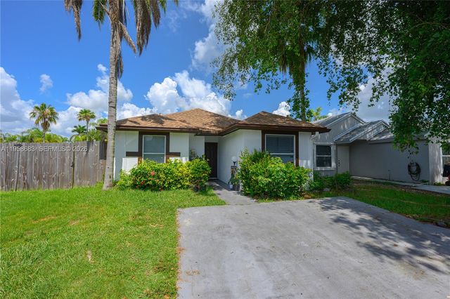 998 SW 8th Place, Florida City, FL 33034
