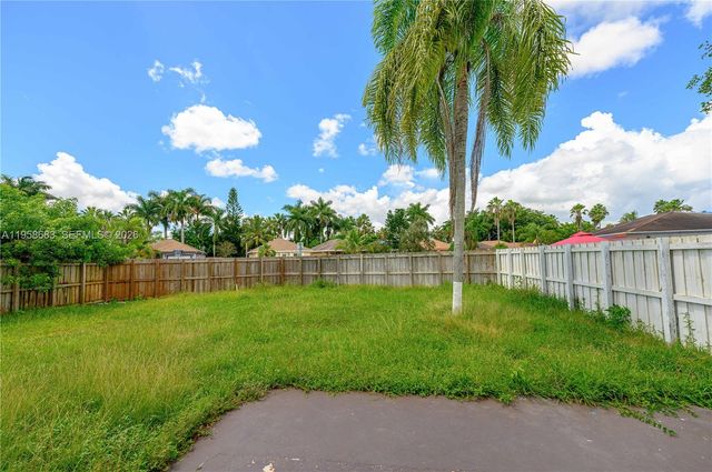 998 SW 8th Place, Florida City, FL 33034