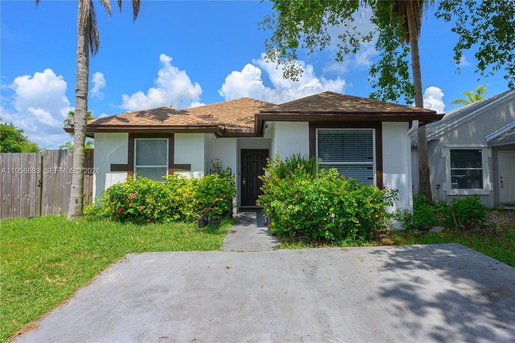 998 SW 8th Place, Florida City, FL 33034