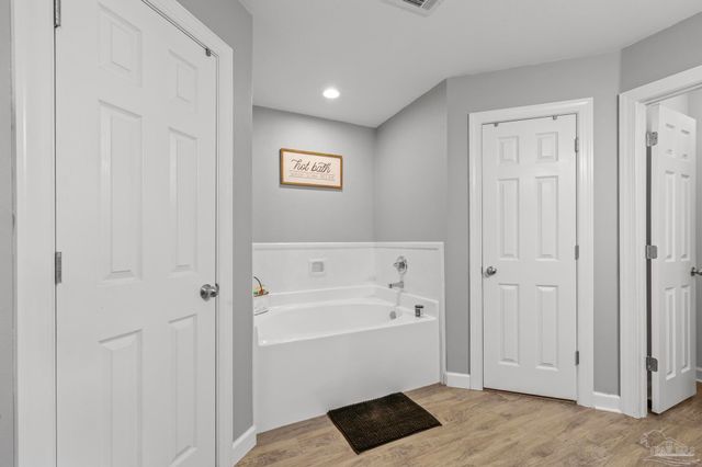 8022 Eight Mile Creek Rd, Pensacola, FL 32526