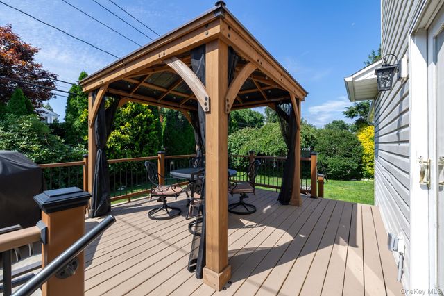 3848 Cordwood Lane, Seaford, NY 11783