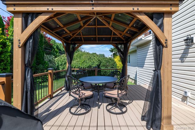 3848 Cordwood Lane, Seaford, NY 11783