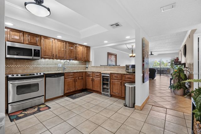 1036 US Highway 1 121, North Palm Beach, FL 33408