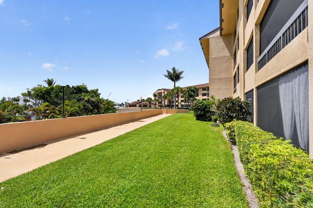 1036 US Highway 1 121, North Palm Beach, FL 33408