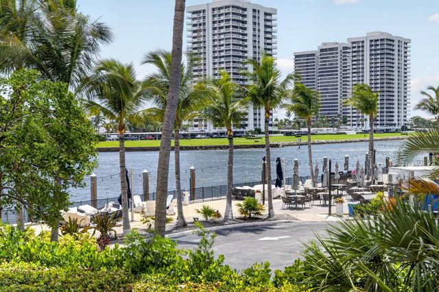 1036 US Highway 1 121, North Palm Beach, FL 33408