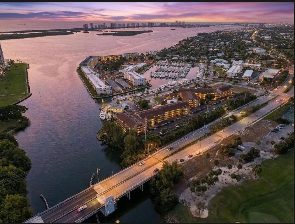 1036 US Highway 1 121, North Palm Beach, FL 33408