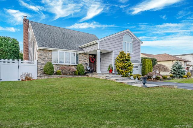 3 Walnut Place, North Massapequa, NY 11758