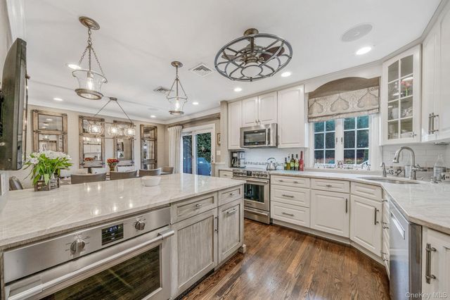 3 Walnut Place, North Massapequa, NY 11758