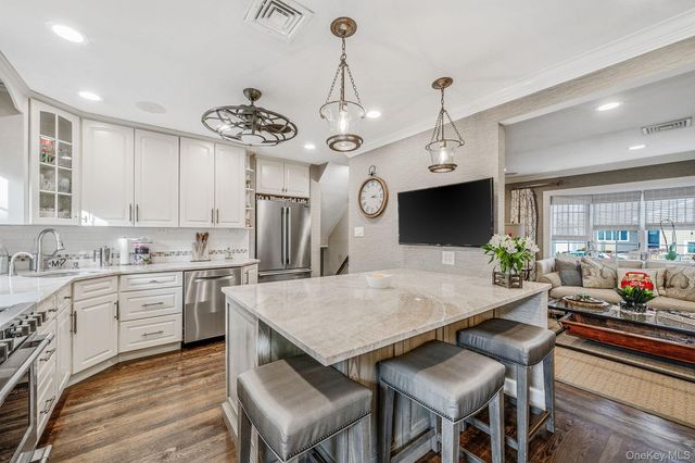 3 Walnut Place, North Massapequa, NY 11758