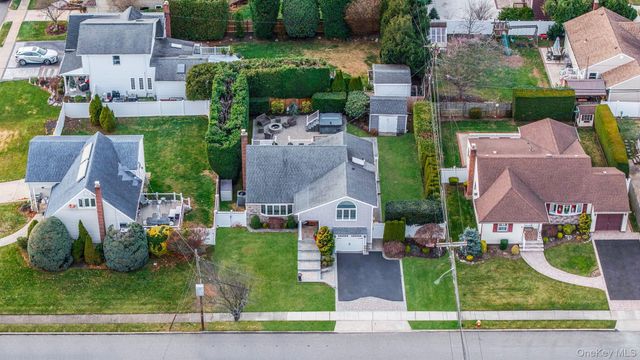 3 Walnut Place, North Massapequa, NY 11758