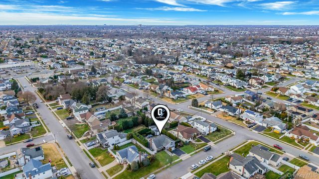 3 Walnut Place, North Massapequa, NY 11758