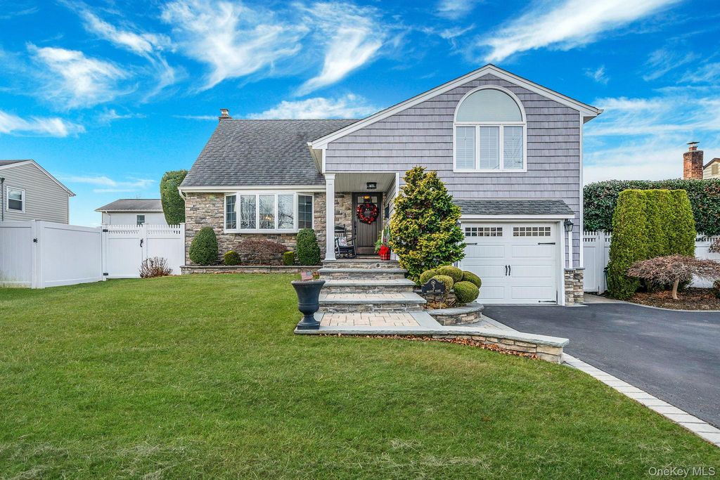 3 Walnut Place, North Massapequa, NY 11758