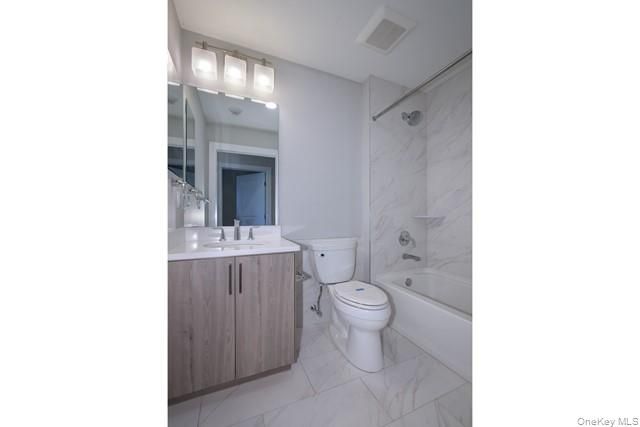 300 Sutton Court 38, Mount Sinai, NY 11766