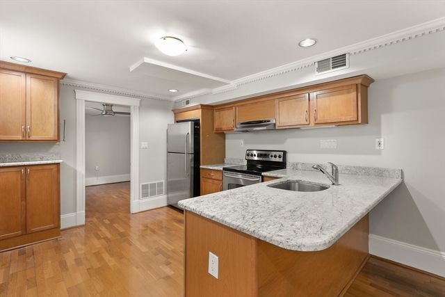 33 Newbury 1, Somerville, MA 02144