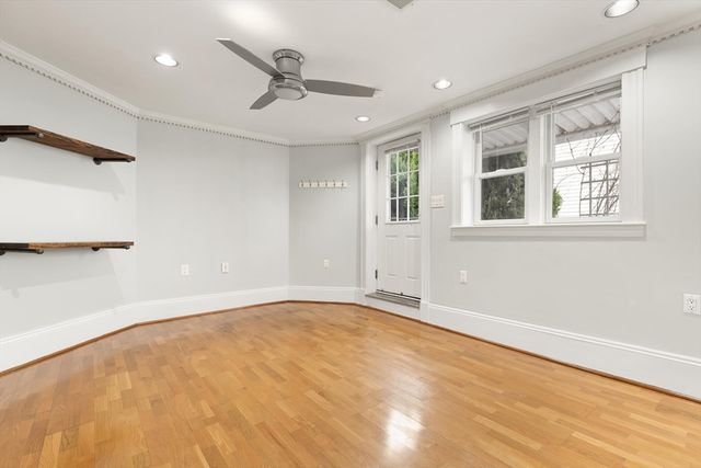 33 Newbury 1, Somerville, MA 02144