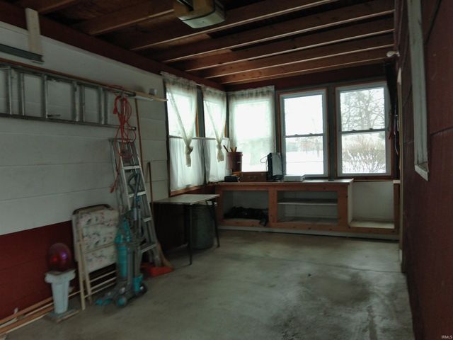 955 E 9th Street, Rochester, IN 46975