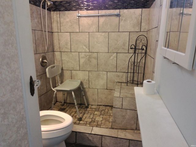 955 E 9th Street, Rochester, IN 46975