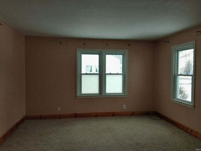 955 E 9th Street, Rochester, IN 46975