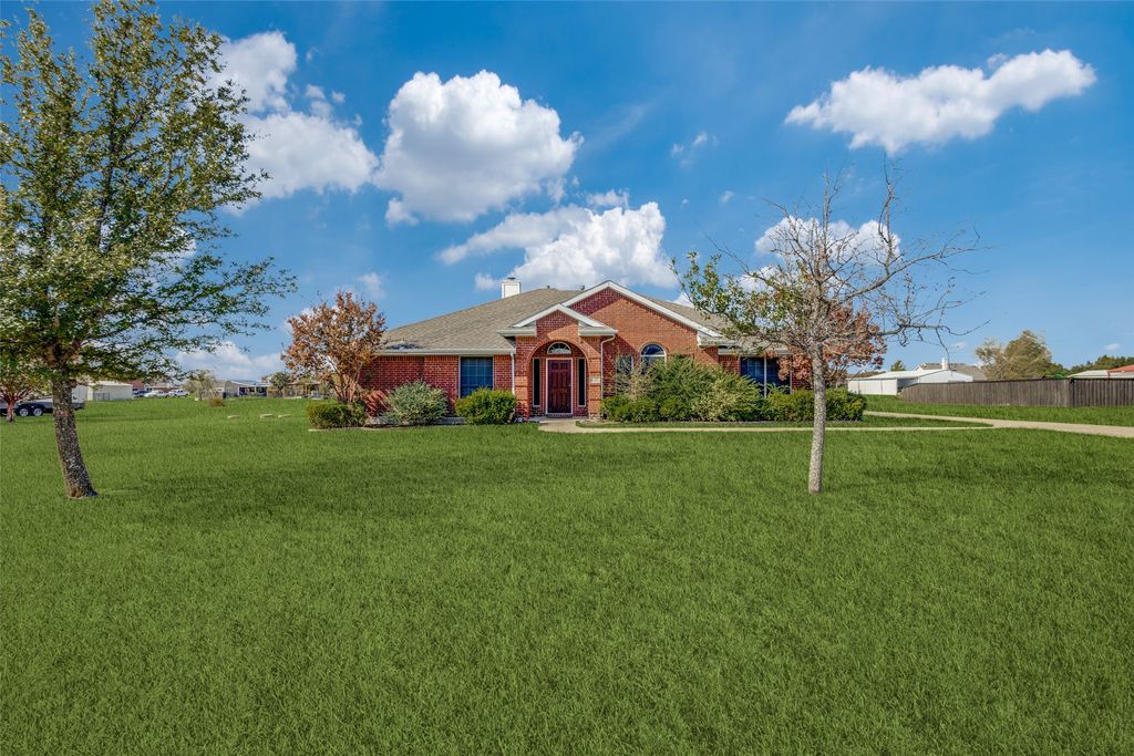 640 Lake Shadow Drive, Lavon, TX 75166