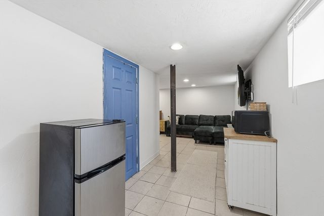 469 Loring Ave, Salem, MA 01970