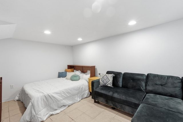 469 Loring Ave, Salem, MA 01970