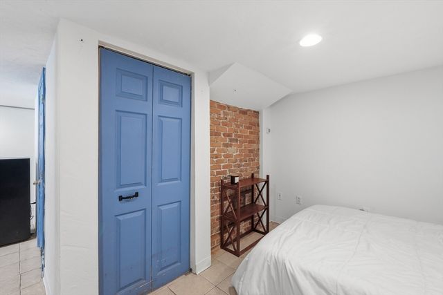 469 Loring Ave, Salem, MA 01970