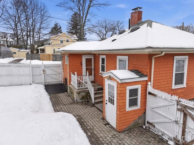 469 Loring Ave, Salem, MA 01970