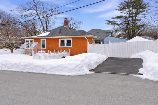 469 Loring Ave, Salem, MA 01970