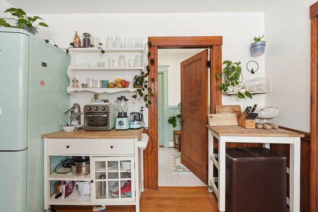 469 Loring Ave, Salem, MA 01970