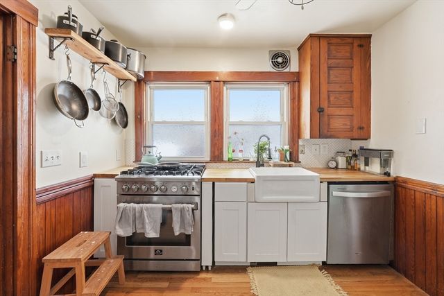 469 Loring Ave, Salem, MA 01970