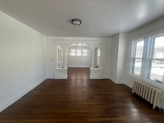 89 Bristol St, Springfield, MA 01109