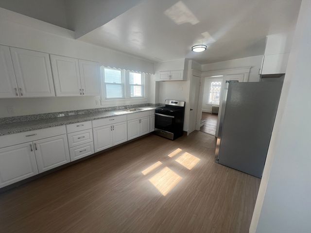 89 Bristol St, Springfield, MA 01109