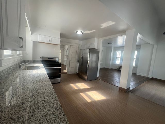 89 Bristol St, Springfield, MA 01109