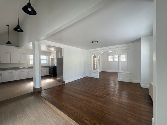 89 Bristol St, Springfield, MA 01109