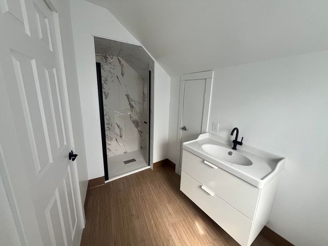 89 Bristol St, Springfield, MA 01109