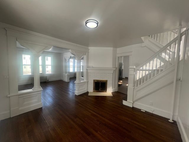 89 Bristol St, Springfield, MA 01109