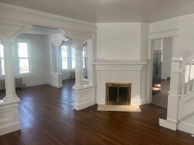 89 Bristol St, Springfield, MA 01109