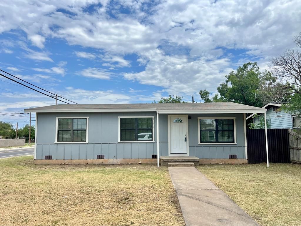 Image 1 of property listing at 2101 Juanita Ave, San Angelo, TX 76901