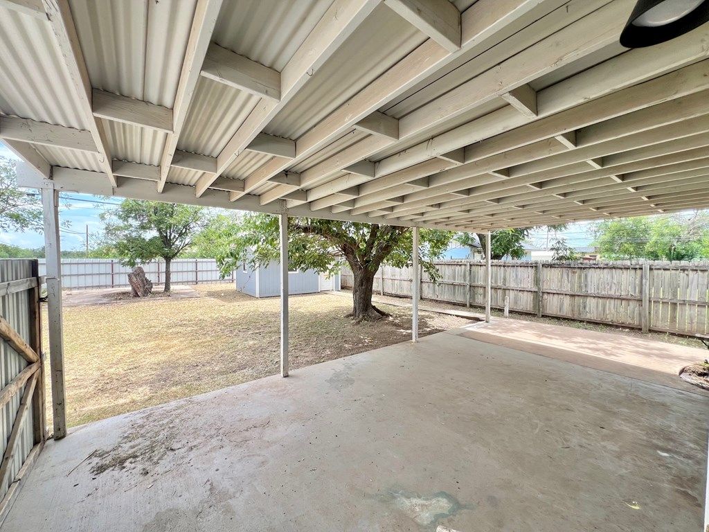 Image 16 of property listing at 2101 Juanita Ave, San Angelo, TX 76901