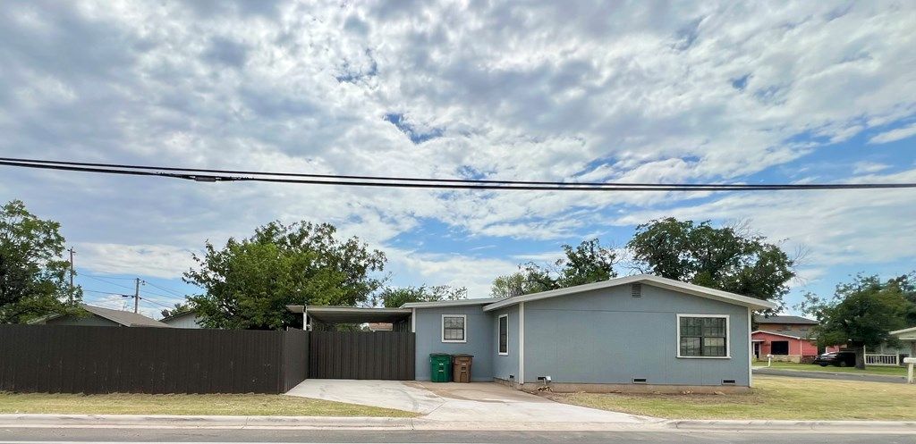 Image 18 of property listing at 2101 Juanita Ave, San Angelo, TX 76901
