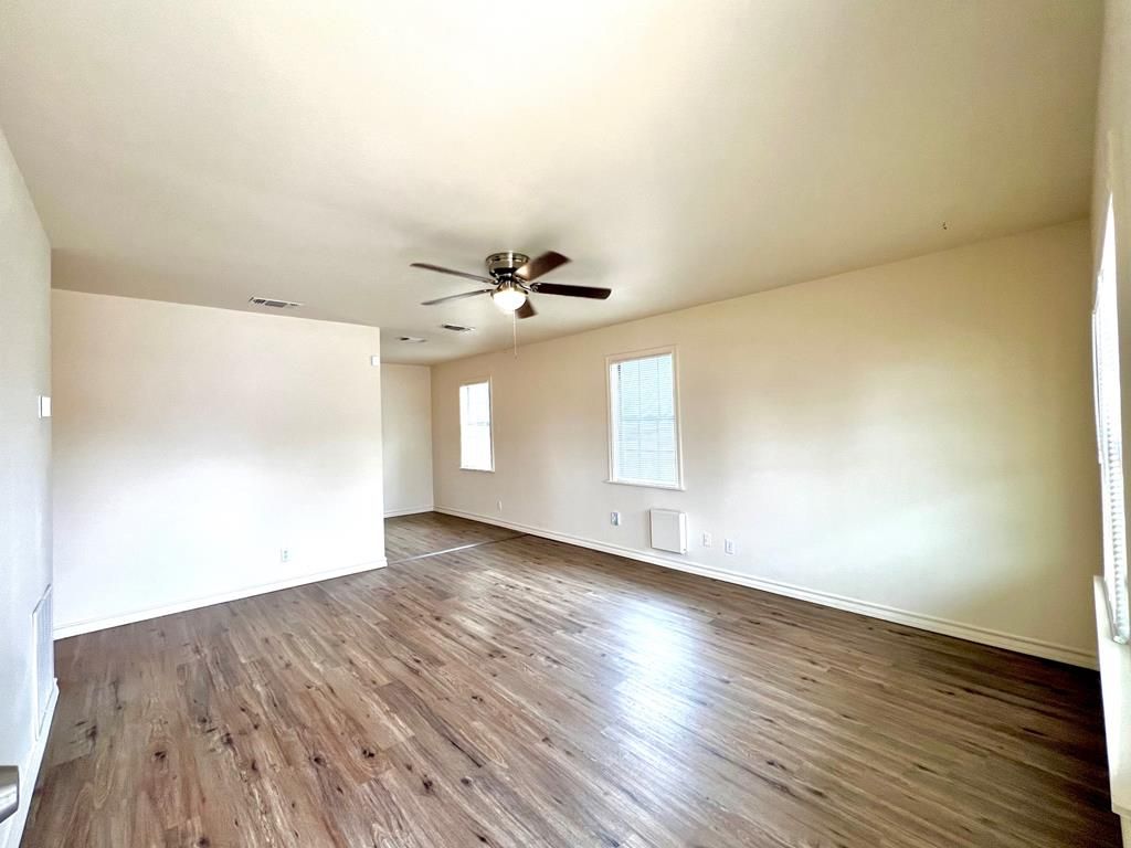 Image 4 of property listing at 2101 Juanita Ave, San Angelo, TX 76901