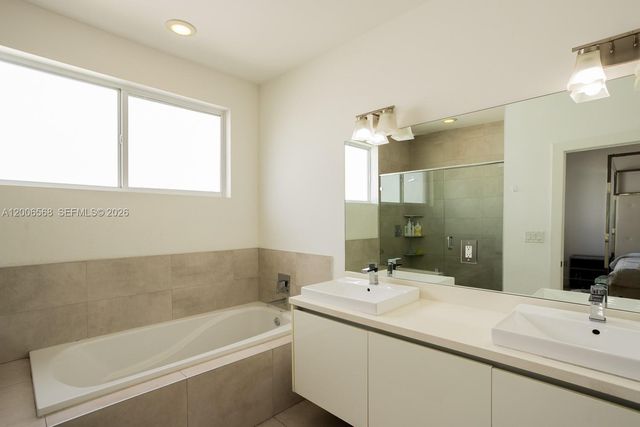 10279 NW 72nd St, Doral, FL 33178