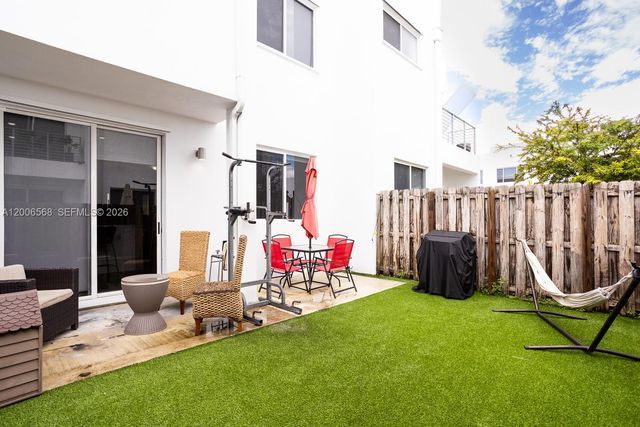 10279 NW 72nd St, Doral, FL 33178