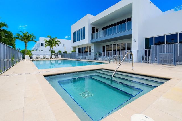 10279 NW 72nd St, Doral, FL 33178