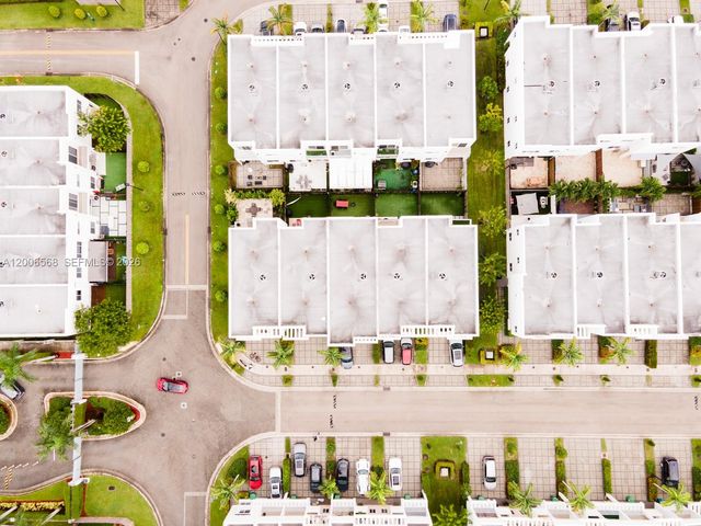 10279 NW 72nd St, Doral, FL 33178